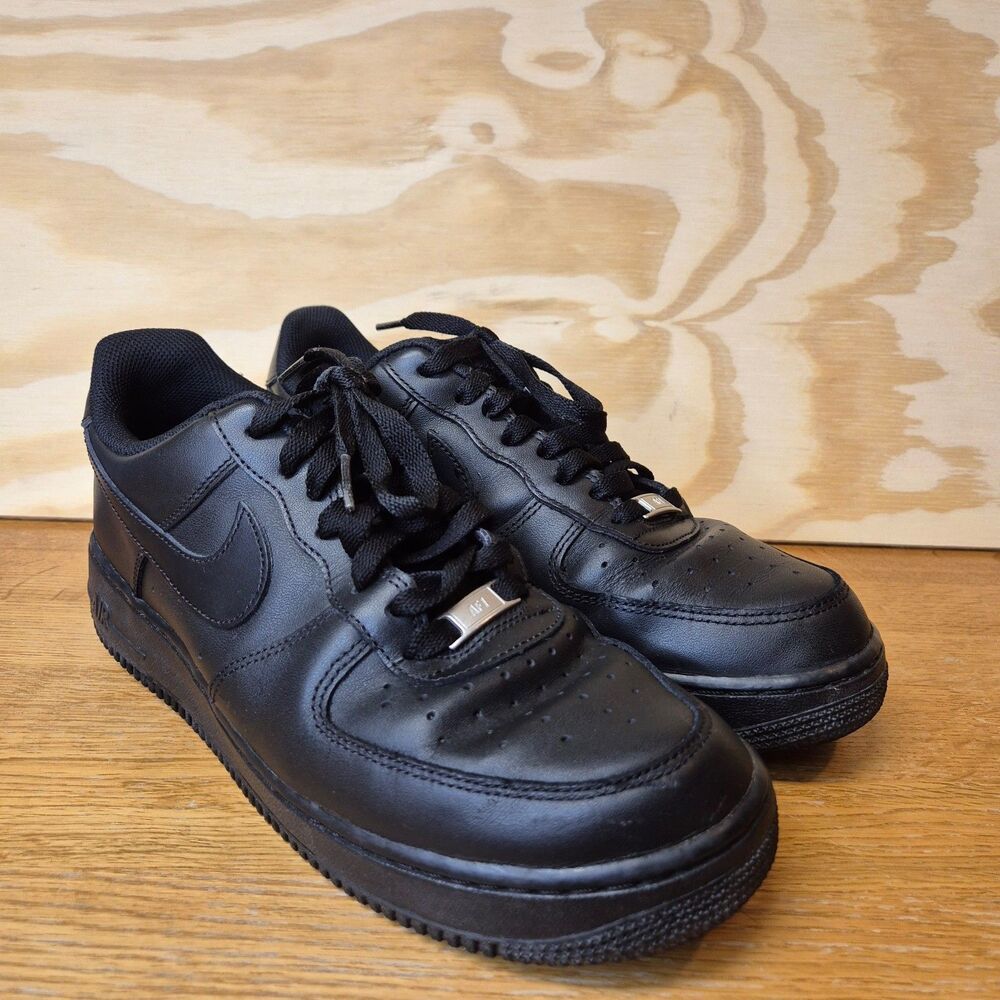 Nike Air Force 1 Low Mens Black Leather Triple Black Sneakers Size 9.5